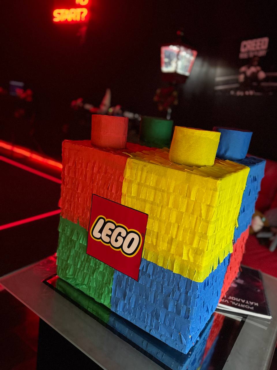 Піньята LEGO