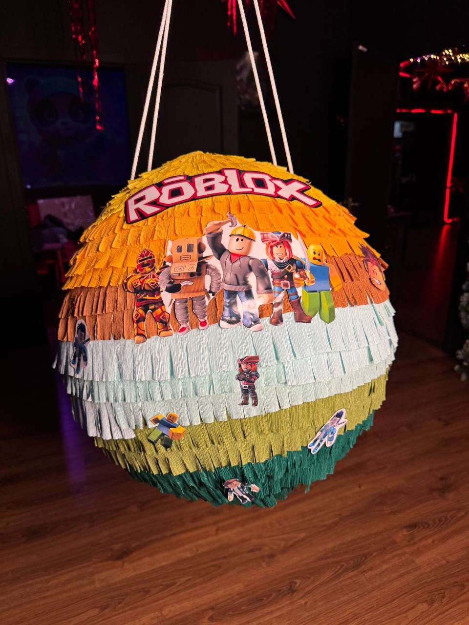 Піньята Roblox